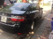 Cần bán xe Toyota Camry 2.0 đời 2016, màu đen, 835 triệu