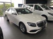 Bán Mercedes E200 chính hãng, màu trắng/nội thất đen, 50 km. Còn bảo hành chính hãng đến 2022