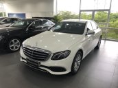 Bán Mercedes E200 chính hãng, màu trắng/nội thất đen, 50 km. Còn bảo hành chính hãng đến 2022