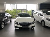 Bán Mercedes E200 chính hãng, màu trắng/nội thất đen, 50 km. Còn bảo hành chính hãng đến 2022