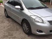 Cần bán Toyota Vios 1.5E năm sản xuất 2010, màu bạc, xe gia đình