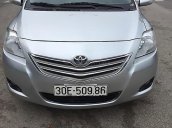 Cần bán Toyota Vios 1.5E năm sản xuất 2010, màu bạc, xe gia đình