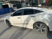 Cần bán gấp Honda Civic 1.5L Vtec Turbo đời 2017, màu trắng, nhập khẩu nguyên chiếc chính chủ, giá chỉ 780 triệu