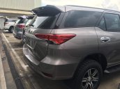 Bán Toyota Fortuner máy dầu, số sàn, khuyến mãi 60 triệu, giao xe ngay, hỗ trợ trả góp 80%