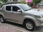 Cần bán Toyota Hilux sản xuất 2014, màu bạc, chính chủ