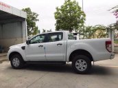 Bán Ford Ranger XLS 2.2 MT màu trắng tại Phú Thọ, giao xe ngay