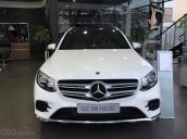 Giá bán và khuyến mãi GLC300 4MATIC, ưu đãi trước bạ tiền mặt, bảo hiểm + phụ kiện. LH: 0902 342 319