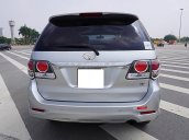 Bán Toyota Fortuner V 2015, màu bạc, chính chủ