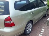 Bán Nissan Grand livina đời 2011, màu vàng, số sàn  