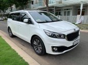 Bán xe Kia Sedona đời 2017, màu trắng, nội thất nâu, trả trước 400 triệu nhận xe ngay