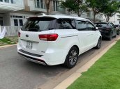 Bán xe Kia Sedona đời 2017, màu trắng, nội thất nâu, trả trước 400 triệu nhận xe ngay