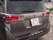 Bán Toyota Innova đời 2017, màu xám