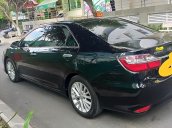 Cần bán gấp Toyota Camry 2.0E 2017, màu trắng đã đi 50.000km