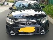 Cần bán gấp Toyota Camry 2.0E 2017, màu trắng đã đi 50.000km