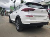 Cần bán Hyundai Tucson 2.0 AT đời 2019, màu trắng, giá 858tr