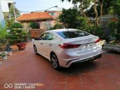 Bán Hyundai Elantra 2018, màu trắng  