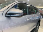 Bán giảm giá cuối năm chiếc xe Toyota Fortuner 2.4G MT, sản xuất 2019, màu bạc, giao xe tận nhà