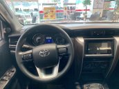 Bán giảm giá cuối năm chiếc xe Toyota Fortuner 2.4G MT, sản xuất 2019, màu bạc, giao xe tận nhà