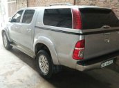 Cần bán lại xe Toyota Hilux MT năm 2014, màu bạc 