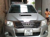 Cần bán lại xe Toyota Hilux MT năm 2014, màu bạc 