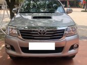 Cần bán gấp Toyota Hilux đời 2014, màu bạc, nhập khẩu