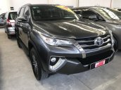 Bán Fortuner V 2017, xe nhập, màu xám, máy xăng, số tự động, giảm liền tay cho khách thiện chí