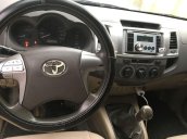 Cần bán gấp Toyota Hilux đời 2012, màu bạc, nhập khẩu nguyên chiếc, chính chủ