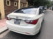 Cần bán xe Hyundai Sonata sản xuất 2010, màu trắng, nhập khẩu Hàn Quốc, giá tốt