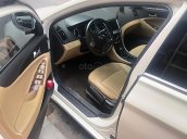 Cần bán xe Hyundai Sonata sản xuất 2010, màu trắng, nhập khẩu Hàn Quốc, giá tốt