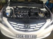 Cần bán xe Hyundai Sonata sản xuất 2010, màu trắng, nhập khẩu Hàn Quốc, giá tốt