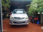 Cần bán Toyota Innova năm 2011, màu bạc, nhập khẩu nguyên chiếc xe gia đình, giá chỉ 400 triệu