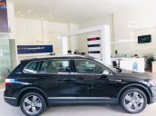 Bán Volkswagen Tiguan Allspace năm 2019, màu đen, nhập khẩu nguyên chiếc