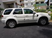 Cần bán gấp Ford Escape đời 2011, màu trắng xe gia đình