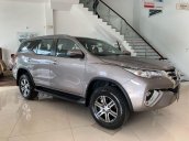 Cần bán xe Toyota Fortuner đời 2019, màu xám