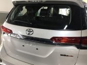 Cần bán xe Toyota Fortuner đời 2019, màu trắng