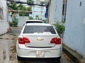 Gia đình bán xe Chevrolet Cruze đời 2016, màu trắng