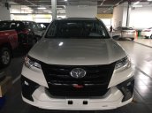 Cần bán xe Toyota Fortuner đời 2019, màu trắng