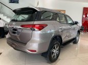 Cần bán xe Toyota Fortuner đời 2019, màu xám