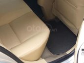 Cần bán Toyota Vios 2017 số tự động, màu bạc