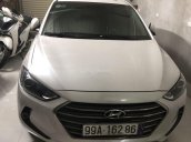 Gia đình bán Hyundai Elantra năm 2017, màu trắng