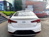 Xe Hyundai Elantra, màu trắng chạy kinh doanh lý tưởng+ xe giao ngay + Trả trước chỉ 15%