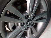 Cần bán Hyundai Elantra AT đời 2017, giá cạnh tranh