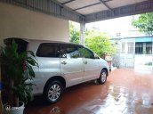 Cần bán gấp Toyota Innova 2011, màu bạc, nhập khẩu xe gia đình, 370tr