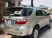 Bán Toyota Fortuner V 12/2010 màu bạc, xe gia đình chính chủ