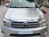 Bán Toyota Fortuner V 12/2010 màu bạc, xe gia đình chính chủ