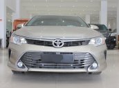 Cần bán xe Toyota Camry 2.5Q sản xuất năm 2016, màu vàng, biển SG, giá tốt