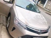 Bán Toyota Camry 2.0E sản xuất năm 2017, màu vàng cát, giá chỉ 870 triệu