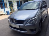 Cần bán xe Innova 2013, số sàn, màu bạc