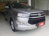 Cần bán gấp Toyota Innova 2.0E năm 2017, màu bạc số sàn, giá chỉ 690 triệu