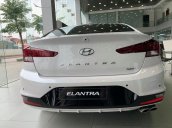 Cần bán xe Hyundai Elantra 1.6 đời 2019, màu trắng, giá chỉ 565 triệu, trả trước 150 triệu